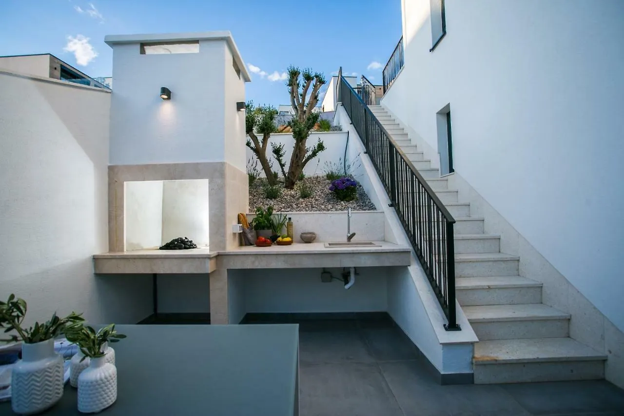 Holiday Home Olive Exclusive - 8 People, Heated Pool, Okrug Gornji, Sea View Trogir Vila